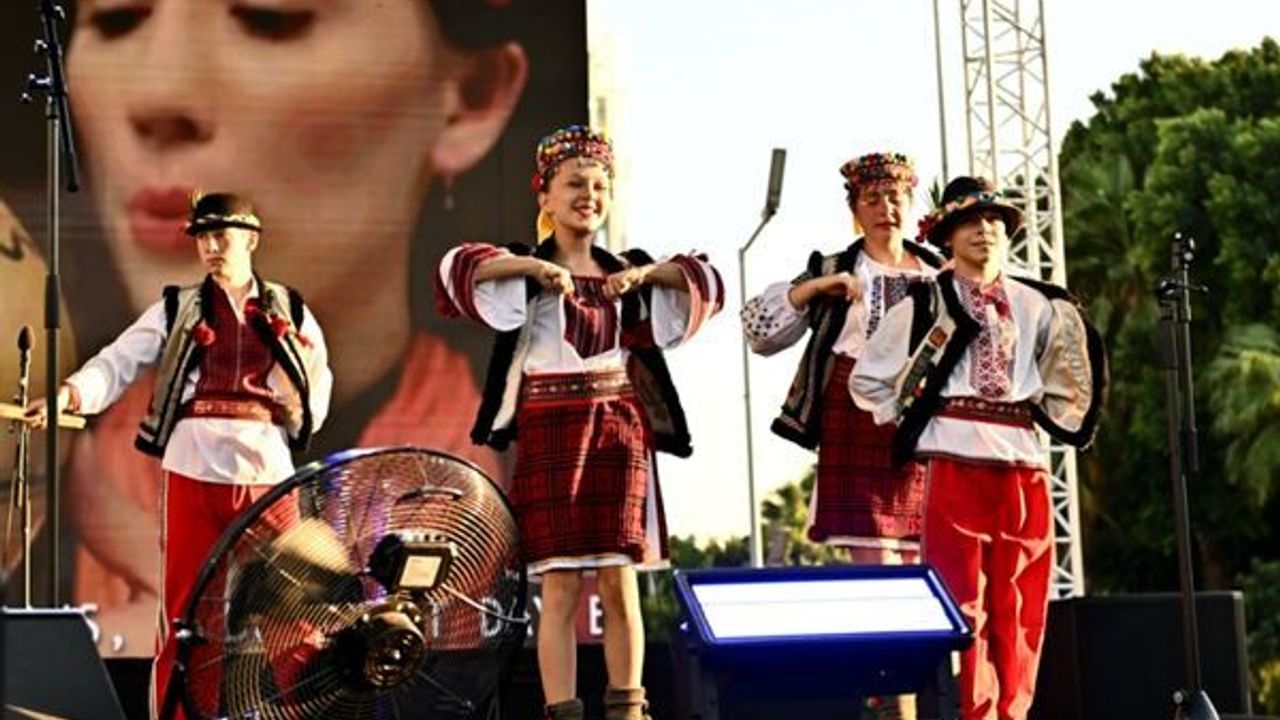 Farklı kültürler Muratpaşa’da aynı meydanda buluşuyor